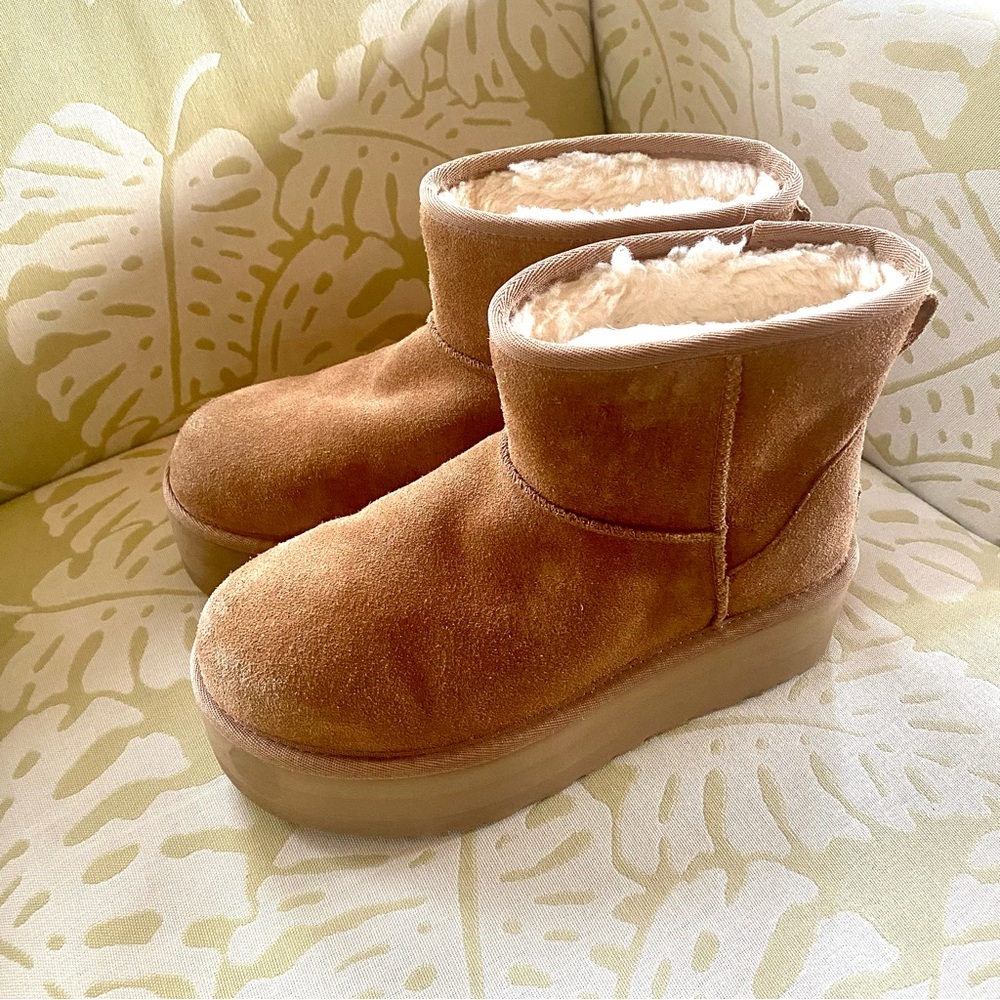 UGG Classic Ultra Mini Platform Boots Size 7